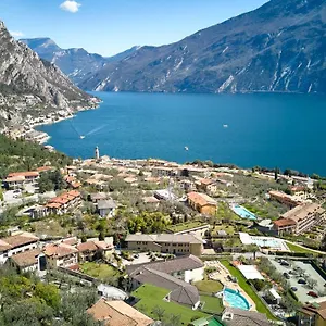 https://hotel-royal-village.it-lombardy.com